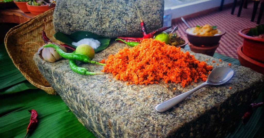 傳統斯里蘭卡Sambol調味料,辣椒、蒜頭、酸橙等食材手工研磨。