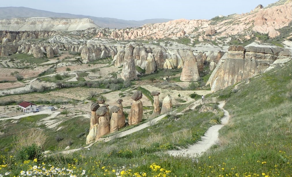 土耳其十天九夜行程一定要去看看的卡帕多奇亞「仙人煙囪」