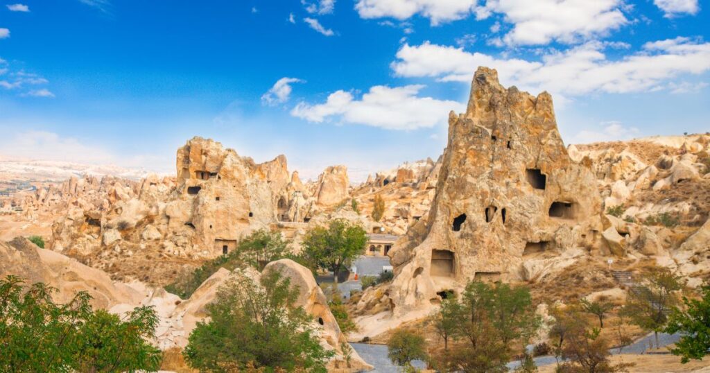 格雷梅露天博物館展示的是過去的岩石教堂，看到山壁上一個一個洞，絕對會讚嘆古人與自然共處的智慧。