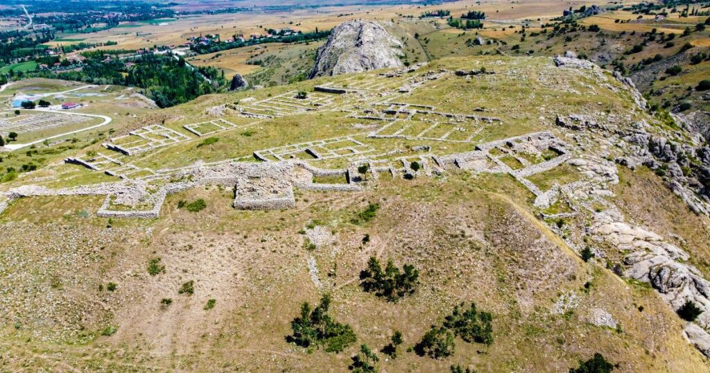 土耳其旅遊景點中哈圖沙屬於西臺文明，無關宗教、也和鄂圖曼無關。
