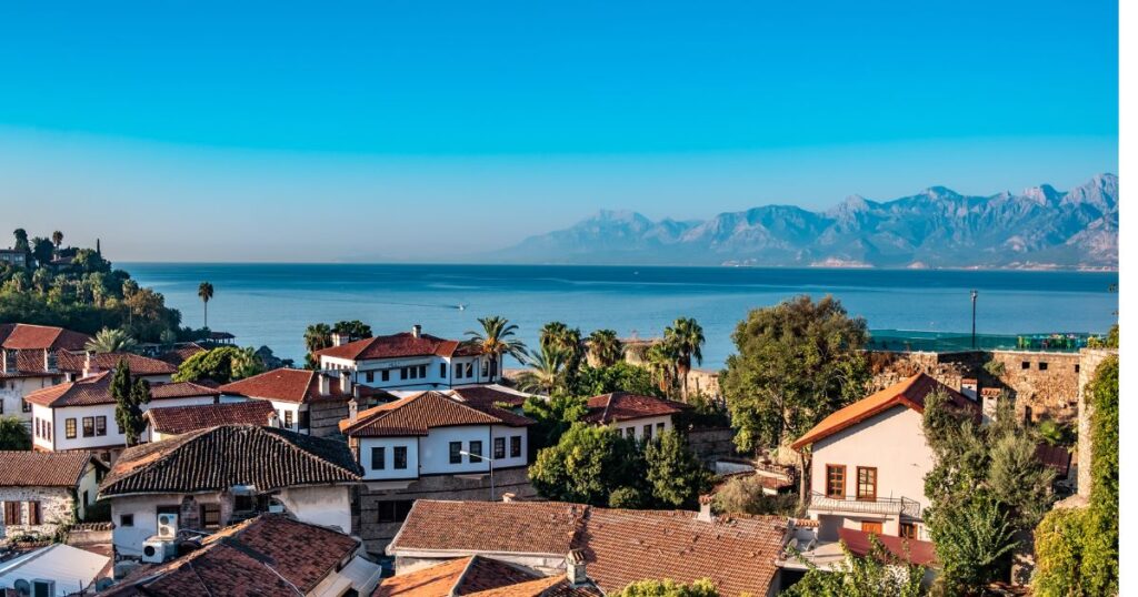 土耳其旅遊景點中，番紅花城非常有名，過去因漫山遍野的番紅花而得名，但會成為旅遊景點，是因為保留了鄂圖曼土耳其時的建築。