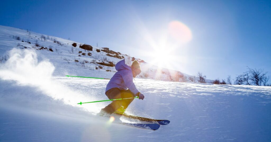 土耳其1月去旅遊可以到帕蘭德肯（Mount Palandöken）滑雪，體驗不同的美景與感官刺激。