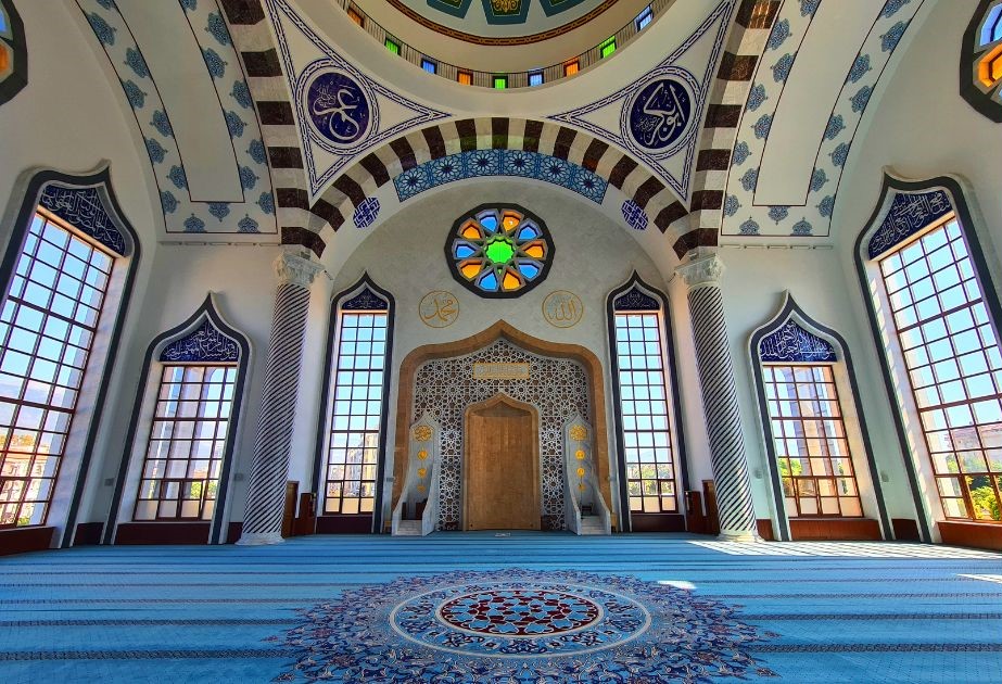 土耳其行程必去藍色清真寺，土耳其有很多清真寺，藍色清真寺之所以聞名，是因其以藍色為主色的美麗設計。