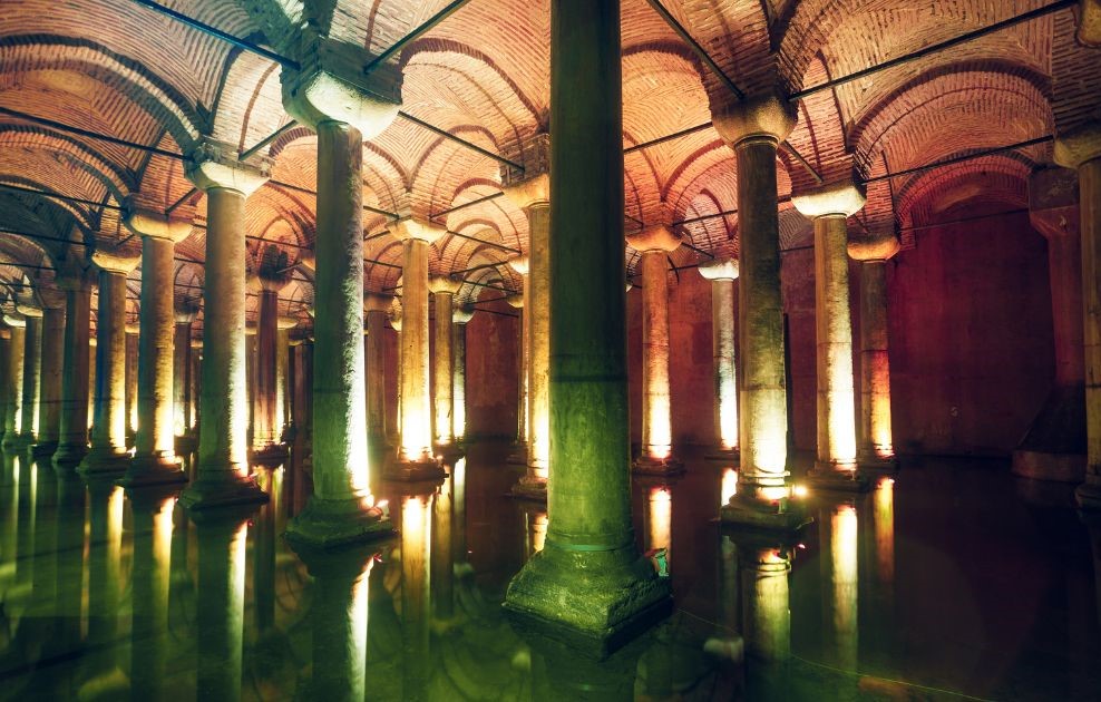 土耳其行程安排可以去地下水庫，雖然是蓄水池，可是卻不一般，在這裡有個著名的傳說，是會哭泣的柱子，一定要來一探究竟。