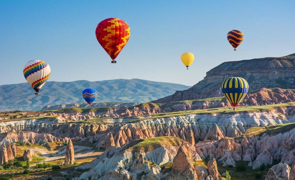 土耳其旅遊行程最不能少的就是卡帕多奇亞，不僅要安排，而且要安排很多天，來到土耳其，一定不能錯過卡帕清晨的熱氣球之旅。