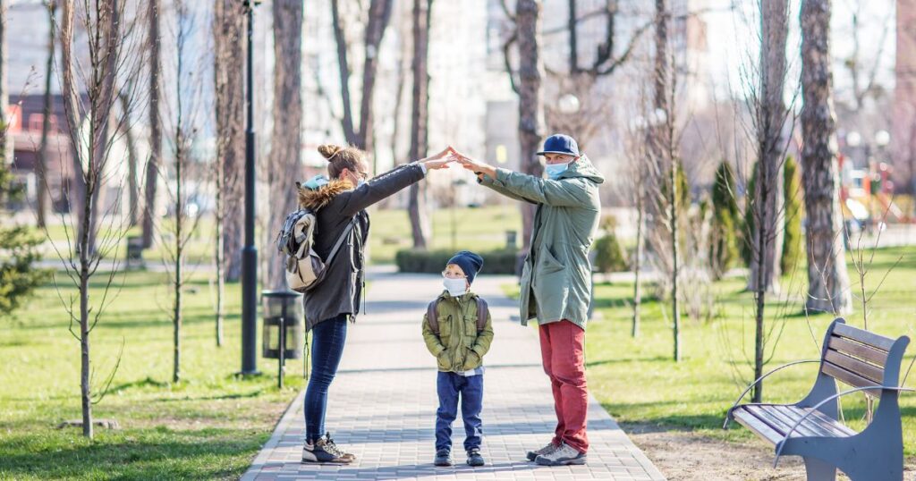 輕便又保暖的戶外風格，最適合卡帕多奇亞一整天下來的行程了。尤其是搭乘熱氣球，能自由活動的服裝最重要。
