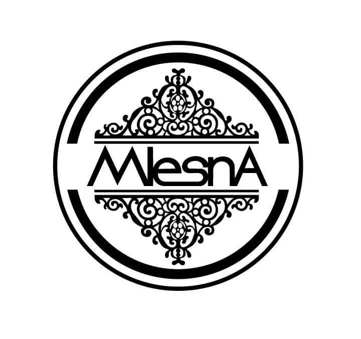 Mlesna 是斯里蘭卡高品質茶葉品牌,標誌設計以對稱花紋和黑白配色呈現,營造出古典與高貴感,常出現在其精緻罐裝茶與禮盒系列中。